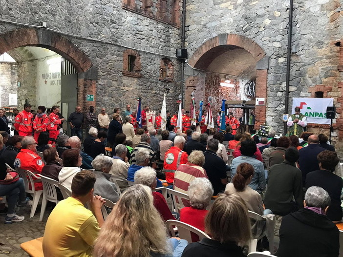 Pornassio: nello scorso fine settimana grande successo per la festa della 'Croce Bianca' (Foto e Video)