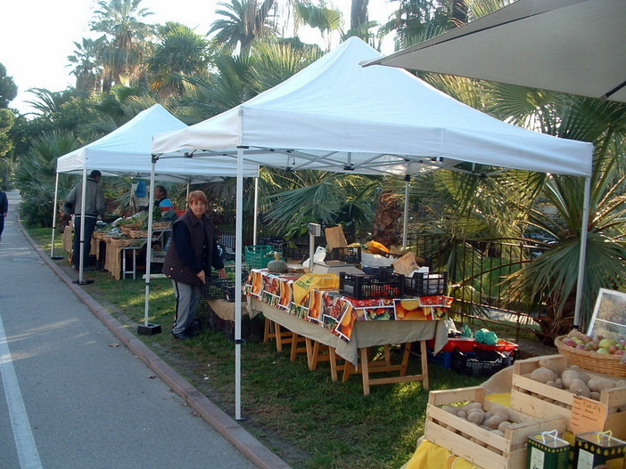Imperia: pubblicato dal Comune il bando del 'Farmer's Market' rivolto agli imprenditori agricoli Imperia: pubblicato dal Comune il bando del 'Farmer's Market' rivolto agli imprenditori agricoli