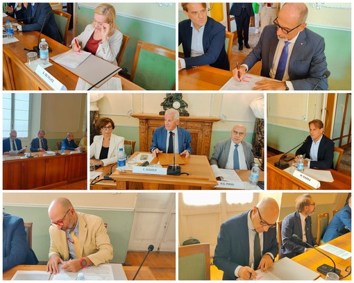 Uffici pubblici a Imperia, firmata l’intesa tra Enti. Scajola: “Operazione complessa per migliorare i servizi” Uffici pubblici a Imperia, firmata l’intesa tra Enti. Scajola: “Operazione complessa per migliorare i servizi”