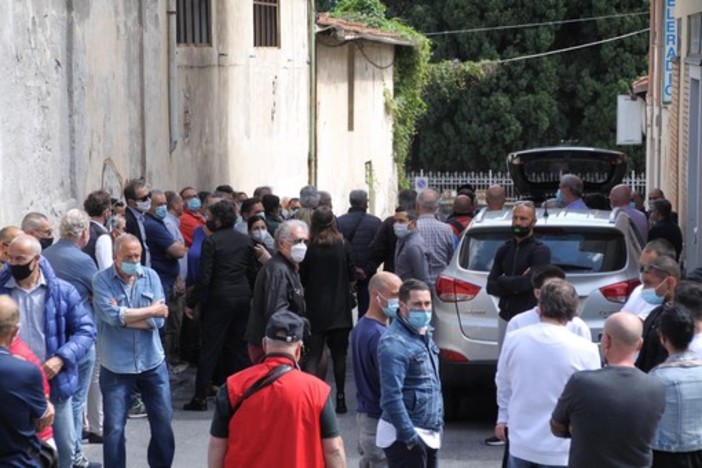 Sanremo: alla chiesa di San Rocco l'ultimo saluto ad Angelo Moroni, figura storica del calcio locale (Foto)