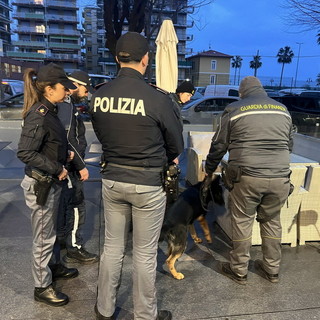 Ventimiglia, controlli interforze sul territorio: sanzioni per 17.500 euro e due esercizi commerciali irregolari Ventimiglia, controlli interforze sul territorio: sanzioni per 17.500 euro e due esercizi commerciali irregolari