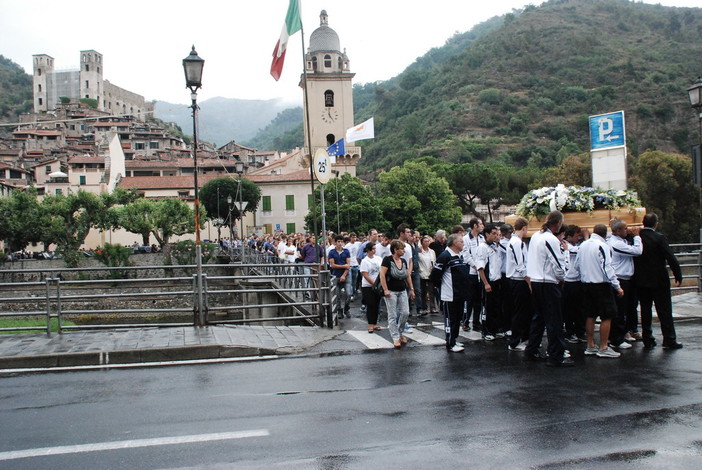 Dolceacqua: oltre un migliaio di persone per l'ultimo saluto ad Andrea Orrigo Dolceacqua: oltre un migliaio di persone per l'ultimo saluto ad Andrea Orrigo