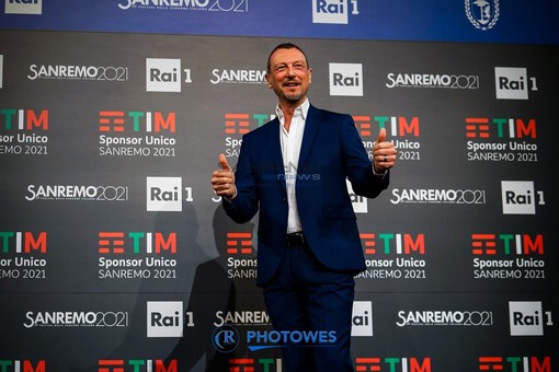 Il settimanale 'Chi?' brucia 16 partecipanti del Festival ad Amadeus: ci sarebbe anche Gianni Morandi Il settimanale 'Chi?' brucia 16 partecipanti del Festival ad Amadeus: ci sarebbe anche Gianni Morandi