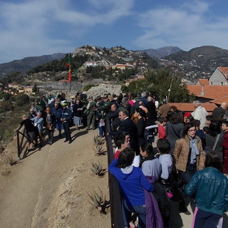 Ventimiglia: questa mattina nella città alta si è svolta la classica 'Festa degli Alberi'