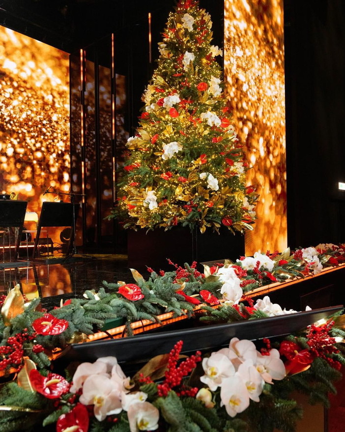 I fiori di Sanremo e le composizioni floreali dell'Affi decorano il palco del 'Concerto di Natale' in Vaticano
