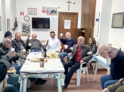 Imperia: ieri il consueto brindisi di auguri al Circolo Amici di Caramagna: “Buone feste a tutti!” (Foto) Imperia: ieri il consueto brindisi di auguri al Circolo Amici di Caramagna: “Buone feste a tutti!” (Foto)