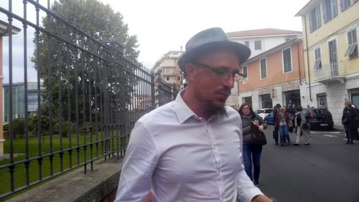Imperia: Felix Croft arrivato in tribunale, la sentenza nel pomeriggio "Sono tranquillo ma anche un po' stressato" (Foto e Video)