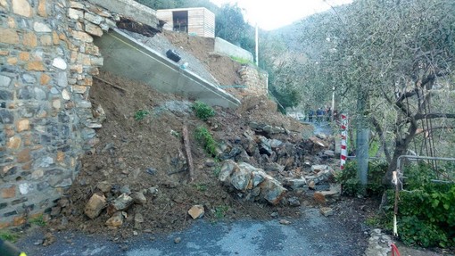 Sanremo: una grossa frana ha isolato la frazione di Suseneo Inferiore, operazioni di sgombero a breve (Foto)
