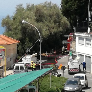 Bordighera: fuga di gas durante alcuni carotaggi in via dei Colli, intervento di Vvf e tecnici Italgas
