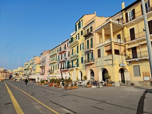 Covid, il 40 per cento dei locali in Liguria non potrà riaprire dal 26 aprile, lo studio di Confcommercio, Calvi: "Ripartenza lenta" Covid, il 40 per cento dei locali in Liguria non potrà riaprire dal 26 aprile, lo studio di Confcommercio, Calvi: "Ripartenza lenta"