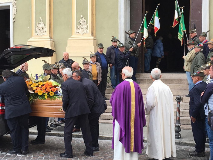 Sanremo: in tanti questo pomeriggio alla Chiesa degli Angeli per l'ultimo saluto ad Aldo Gismondi (Foto) Sanremo: in tanti questo pomeriggio alla Chiesa degli Angeli per l'ultimo saluto ad Aldo Gismondi (Foto)