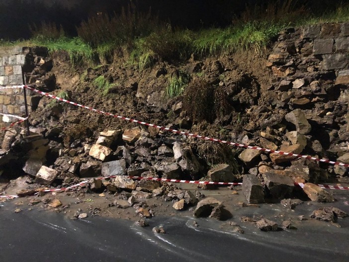 Maltempo: nottata di lavoro per i vigili del fuoco, frane e strade chiuse a Imperia e Sanremo Maltempo: nottata di lavoro per i vigili del fuoco, frane e strade chiuse a Imperia e Sanremo