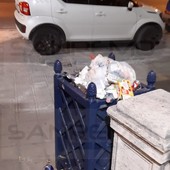 Sanremo: fioriera di piazza Cesare Battisti presa per un bidone dell'immondizia (Foto)