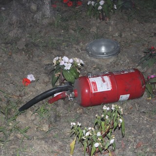 Atti di vandalismo sui bus ieri sera ad Imperia: lettore "Perchè danneggiare l'arredo urbano?" Atti di vandalismo sui bus ieri sera ad Imperia: lettore "Perchè danneggiare l'arredo urbano?"