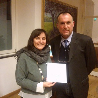 Vallecrosia: presentato il libro di Viviana Trentin e Roberto Capaccio “Viaggiando in Riviera: disegni e racconti di frontiera” Vallecrosia: presentato il libro di Viviana Trentin e Roberto Capaccio “Viaggiando in Riviera: disegni e racconti di frontiera”