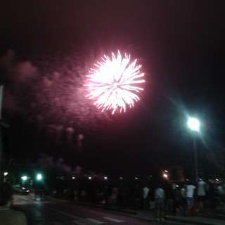 I fuochi d’artificio “accendono” la polemica a Ventimiglia: nel mirino l’orario anticipato e la breve durata dello spettacolo pirotecnico