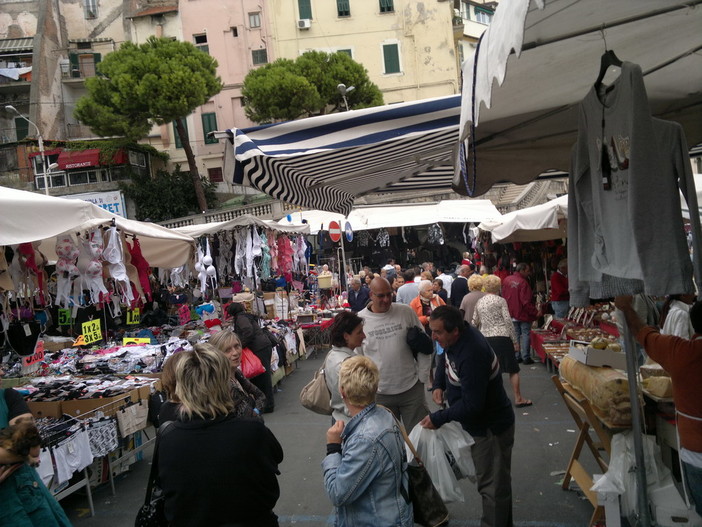Sanremo: domenica 8 maggio appuntamento con la tradizionale 'Fiera' in piazza Eroi Sanremesi Sanremo: domenica 8 maggio appuntamento con la tradizionale 'Fiera' in piazza Eroi Sanremesi