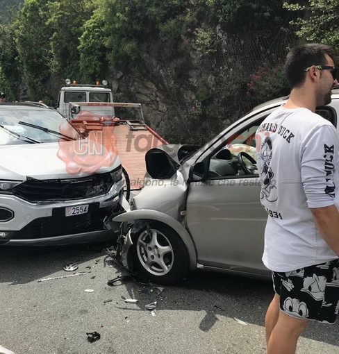 Frontale sulla SS 20 tra Olivetta San Michele e Airole, un bambino ferito: lunghe code in valle Roya (Foto)