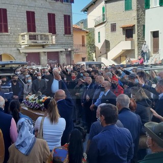 Bajardo: l'ultimo saluto a Nuccio Chierico, tra i presenti anche i 'nostalgici' con il saluto romano (Foto)