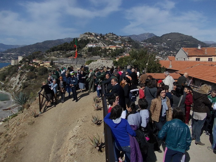 Ventimiglia: questa mattina nella città alta si è svolta la classica 'Festa degli Alberi'