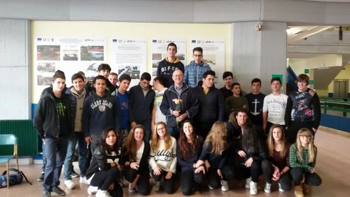 L’Istituto tecnico Agrario Ruffini di Imperia alla selezione del garofano per il bouquet destinato al vincitore del Festival della Canzone L’Istituto tecnico Agrario Ruffini di Imperia alla selezione del garofano per il bouquet destinato al vincitore del Festival della Canzone
