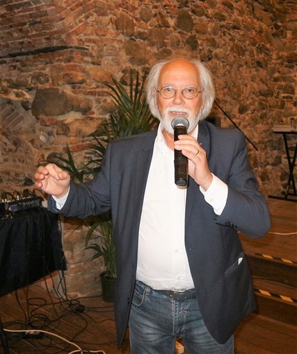 Pubblico delle grandi occasioni e applausi scroscianti per la proiezione del documentario " Libereso e la strada di San Giovanni' del regista Roberto Pecchinino, realizzato con la collaborazione di Paola Forneris. Pubblico delle grandi occasioni e applausi scroscianti per la proiezione del documentario " Libereso e la strada di San Giovanni' del regista Roberto Pecchinino, realizzato con la collaborazione di Paola Forneris.