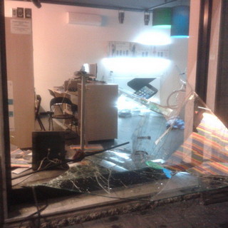 Arma di Taggia: furto con spaccata, durante la notte al negozio '3 Store' di via Colombo Arma di Taggia: furto con spaccata, durante la notte al negozio '3 Store' di via Colombo