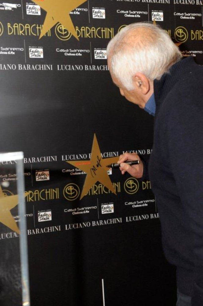 Casa Sanremo al Festival 2011: ecco le firme sulle 'stelle'... benefiche Casa Sanremo al Festival 2011: ecco le firme sulle 'stelle'... benefiche