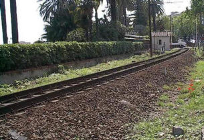 Ventimiglia: lettore "Le traversine ex ferrovia di Largo Torino sono purificate?" Ventimiglia: lettore "Le traversine ex ferrovia di Largo Torino sono purificate?"