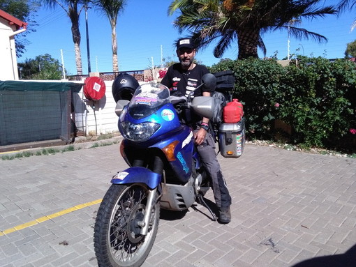 Dopo mille peripezie Franco Ballatore è giunto in Angola: il mototurista del Bemar Racing Team costretto ad una lunga sosta in Namibia