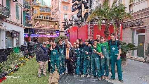 Festival di Sanremo, anche i ragazzi dell'Istituto Aicardi lavorano al green carpet Festival di Sanremo, anche i ragazzi dell'Istituto Aicardi lavorano al green carpet