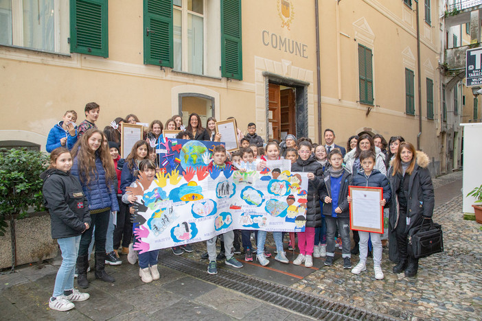 Badalucco apre al Consiglio Comunale dei Ragazzi: nel 2020 un'importante novità per tutta la valle Argentina (Foto e Video) Badalucco apre al Consiglio Comunale dei Ragazzi: nel 2020 un'importante novità per tutta la valle Argentina (Foto e Video)