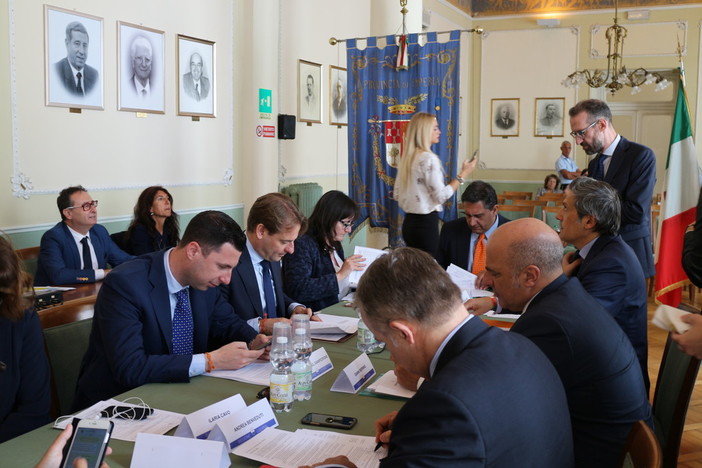 La Giunta riunita in sala consiglio La Giunta riunita in sala consiglio