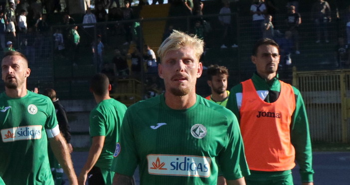 Gennaro Acampora, nuovo centrocampista della Sanremese, con la maglia dell'Avellino (Foto tratta da Anteprima24.it) Gennaro Acampora, nuovo centrocampista della Sanremese, con la maglia dell'Avellino (Foto tratta da Anteprima24.it)