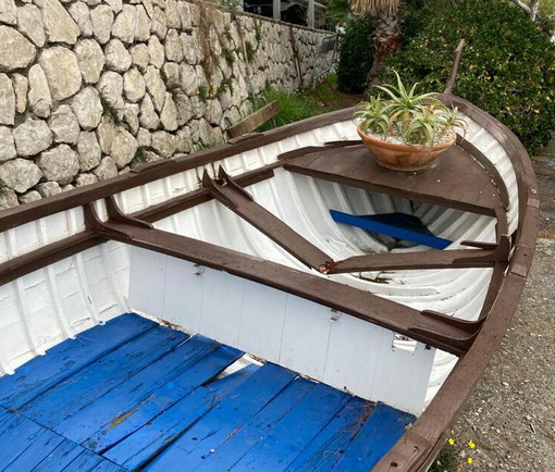 Bordighera: vandalizzato il gozzo donato dalla famiglia Cara alla città, il Sindaco "Chi ha visto parli" Bordighera: vandalizzato il gozzo donato dalla famiglia Cara alla città, il Sindaco "Chi ha visto parli"