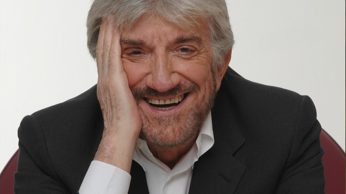 Gigi Proietti è morto questa notte: nel 1995 aveva partecipato al Festival con il 'Trio Melody' Gigi Proietti è morto questa notte: nel 1995 aveva partecipato al Festival con il 'Trio Melody'