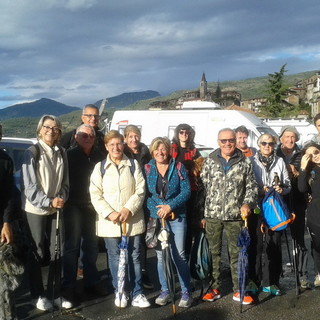 Grande successo per la gita nella valle Nervia dal borgo di Apricale a quello di Perinaldo (Foto) Grande successo per la gita nella valle Nervia dal borgo di Apricale a quello di Perinaldo (Foto)