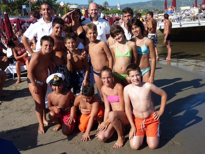Diano Marina: le foto di ferragosoto dei giochi in spiaggia ai bagni Villa Gioiosa
