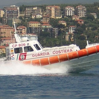 Imperia: salvataggio in mare per una pilotina col motore in avaria