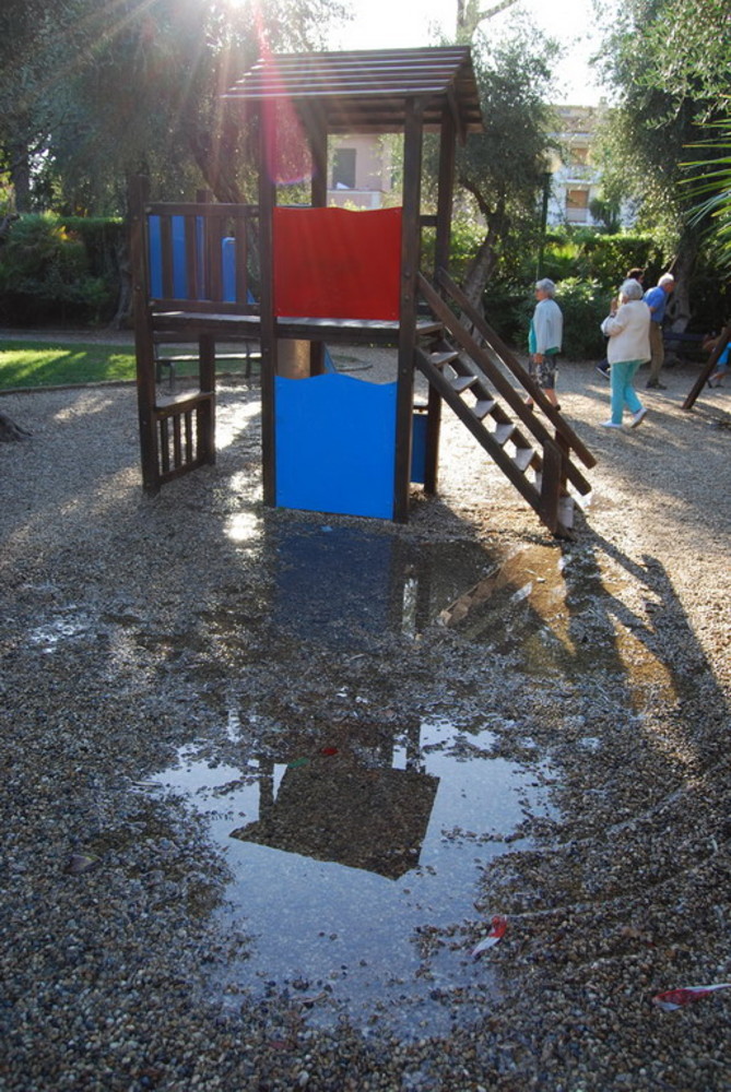 Bordighera: proteste di una mamma per le condizioni dei Giardini Lowe Bordighera: proteste di una mamma per le condizioni dei Giardini Lowe