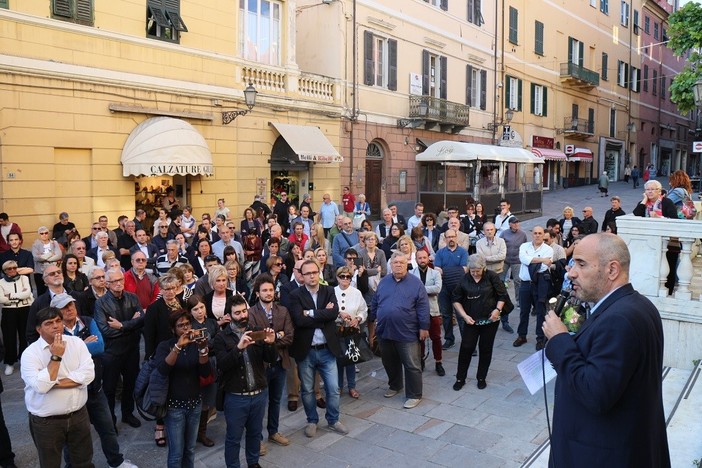Elezioni comunali a Imperia: l'annuncio di Guido Abbo "Nel 2019 riaprirà il Teatro Cavour" (Foto e Video) Elezioni comunali a Imperia: l'annuncio di Guido Abbo "Nel 2019 riaprirà il Teatro Cavour" (Foto e Video)