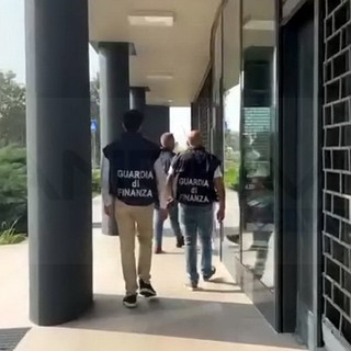 Frode fiscale, riciclaggio e somministrazione illecita di manodopera, perquisizioni della Finanza anche in Liguria (Foto e Video)