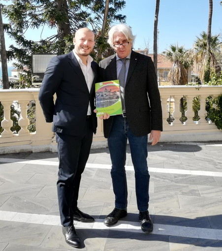 Ventimiglia: consegnata dal coordinatore ligure di Legacoop al Sindaco Ioculano la 3a edizione del 'Bilancio sociale'