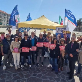 Sanremo: grande successo del gazebo di Fratelli d'Italia nel weekend in piazza Colombo