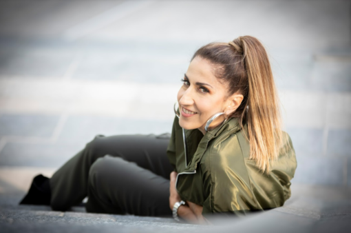 Sanremo: venerdì prossimo, la cantautrice e produttrice italo-australiana presenta il suo singolo ‘Per chi (without you)’ al Victory Morgana Bay Sanremo: venerdì prossimo, la cantautrice e produttrice italo-australiana presenta il suo singolo ‘Per chi (without you)’ al Victory Morgana Bay