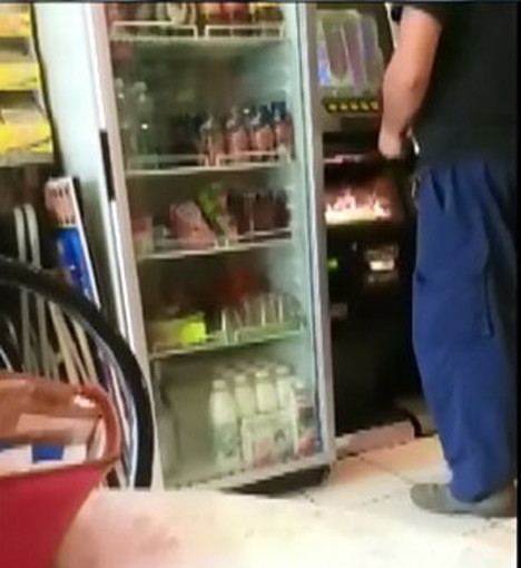 Sanremo: dipendente Aimeri sorpreso a giocare alle slot in un bar durante l'orario di lavoro Sanremo: dipendente Aimeri sorpreso a giocare alle slot in un bar durante l'orario di lavoro
