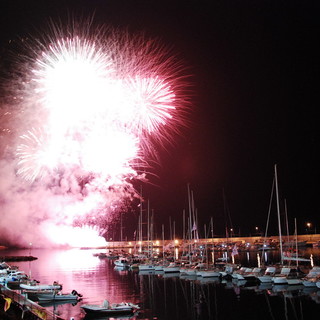 Sanremo: la 61a 'Giraglia' con il preludio dei fuochi d'artificio ed una partenza con il 'laser'
