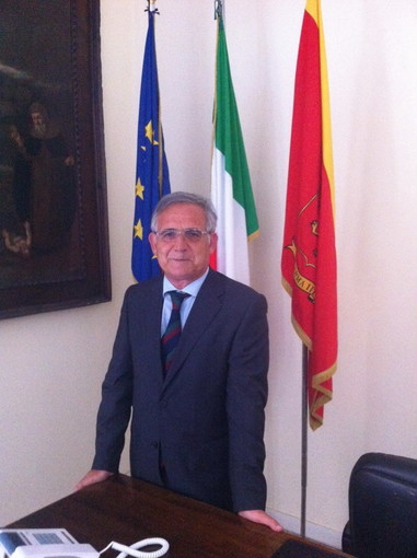 Primo giorno a Ventimiglia per il nuovo commissario straordinario Larosa: si è insediato stamani in Comune Primo giorno a Ventimiglia per il nuovo commissario straordinario Larosa: si è insediato stamani in Comune