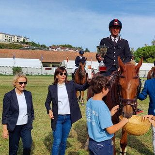 Giacomo Casadei nel momento della premiazione Giacomo Casadei nel momento della premiazione