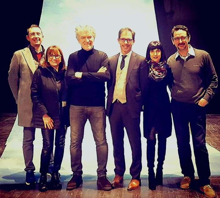 Bordighera: al Palazzo del Parco una serata magica con Gioele Dix e il suo “Vorrei essere figlio di un uomo felice”